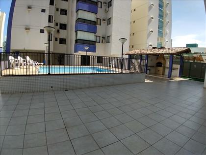 Duas churrasqueiras, sauna