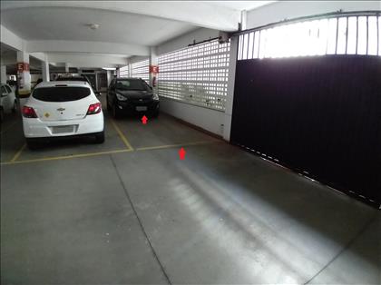 Duas vagas cobertas no térreo