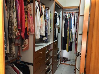 Closet suíte master.