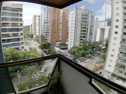 Cortina de vidro e vista livre