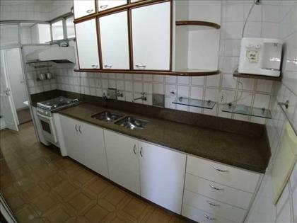 Cozinha com armários