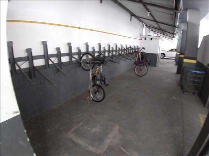 Bicicletário amplo