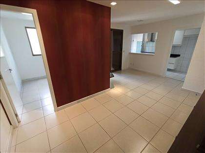 Sala e ao fundo, quarto solteiro
