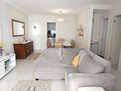 Sala ampla para dois ambientes