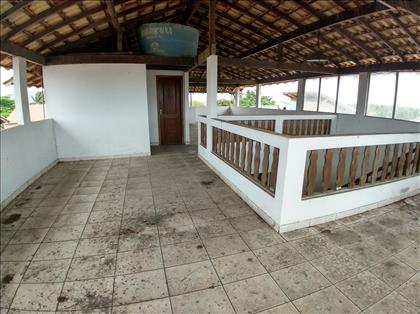 Terraço com quarto e banheiro
