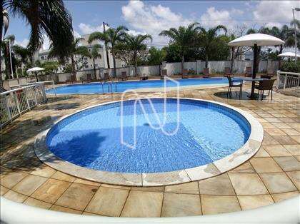 Piscina vista por outro ângulo