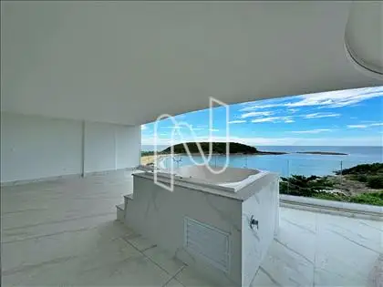 SALÃO COM VISTA FRONTAL PARA O MAR / SPA