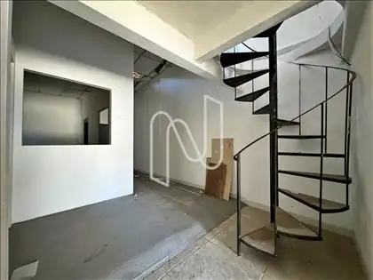 SALA COM ACESSO AO PAVTO MESANINO 