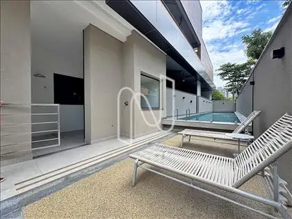 PISCINA/DECK/SOLARIUM