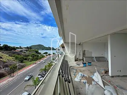 VARANDÃO COM VISTA PARA O MAR