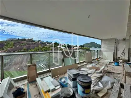 VARANDÃO COM VISTA PARA O MAR