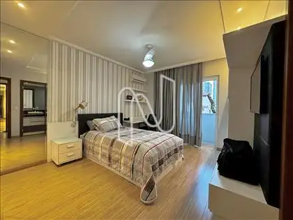 SUITE 04 