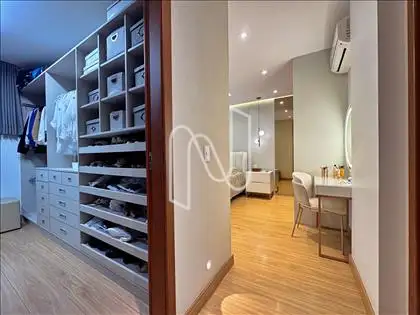 SUITE MASTER C CLOSET 