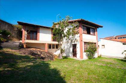 Fachada com quintal