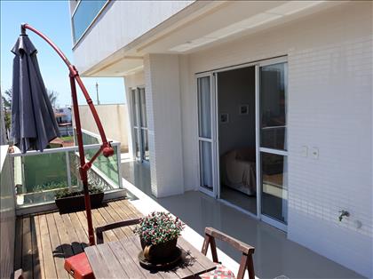 Vista da varanda para a sala e quarto suite