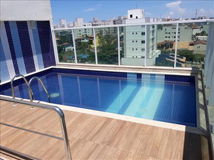 Piscina na área de lazer cobertura