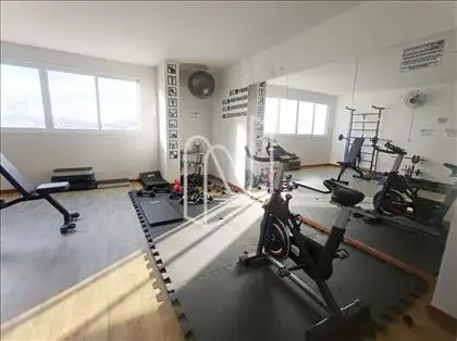 Academia bem equipada