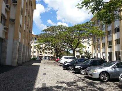 Espaço entre dois prédios