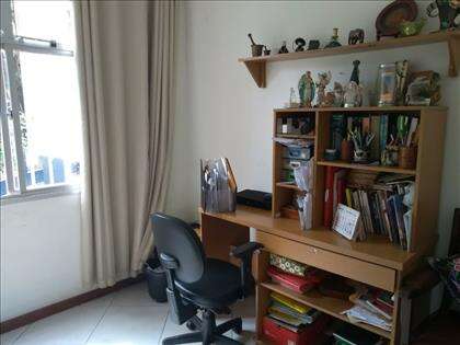 quarto de solteiro/ escritorio