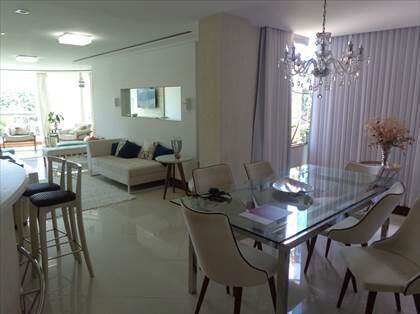 Sala super ampla com varanda anexa
