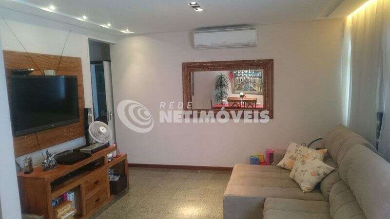 Sala com espaço para 2 ambientes