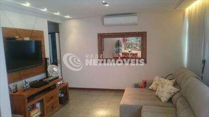 Sala com espaço para 2 ambientes