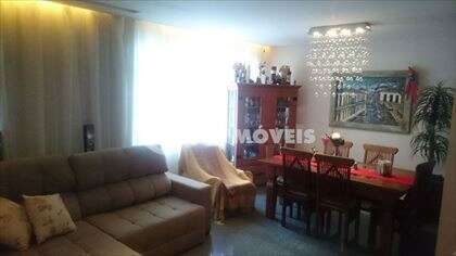 Sala com espaço para 2 ambientes