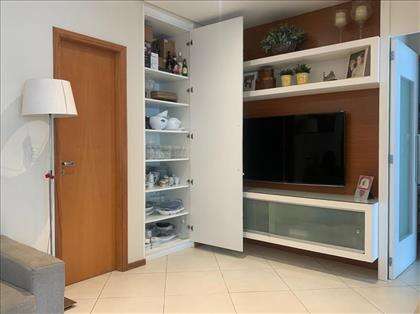 Cristaleira na sala
