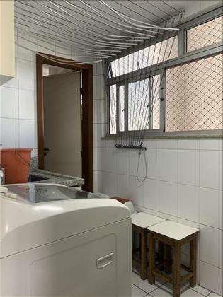 Área de serviço com banheiro