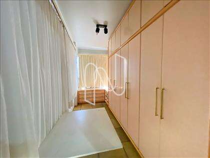 Closet amplo, excelente iluminação natural. 
