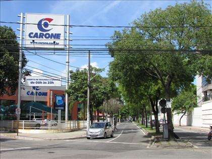 Próximo a supermercado