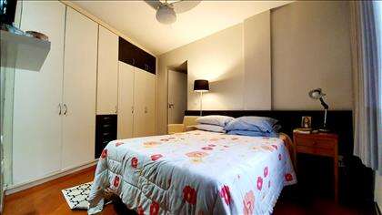 Quarto de casal sob outro ângulo