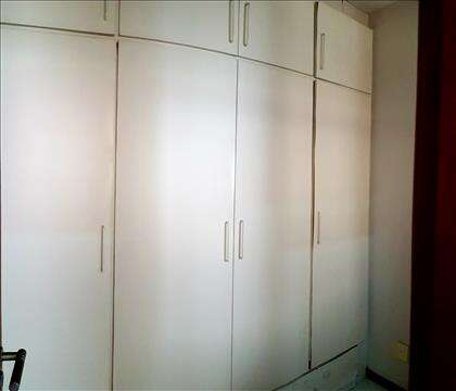 Quarto de serviço transformado em despensa