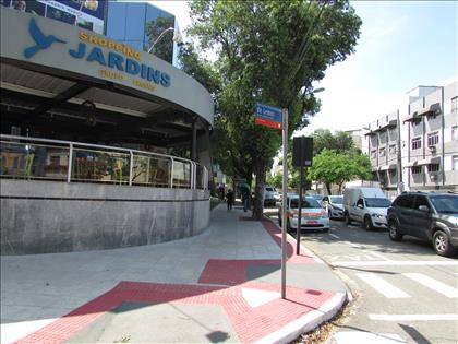 Próximo a shopping