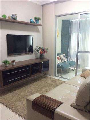 Sala com acesso a varanda