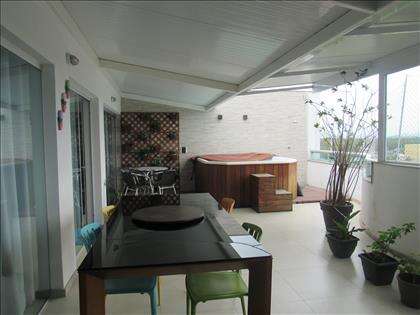 Espaço com Hidro massagens e linda vista.