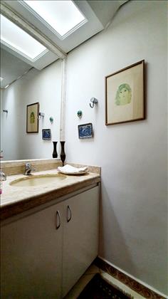 Lavabo que dá suporte a sala