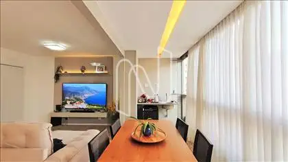 Varanda gourmet c/ fechamento em vidro.