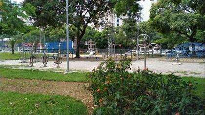 Praça em frente foi revitalizada