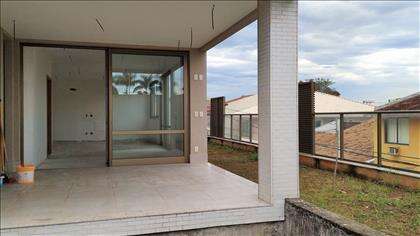 Varanda com acesso ao jardim
