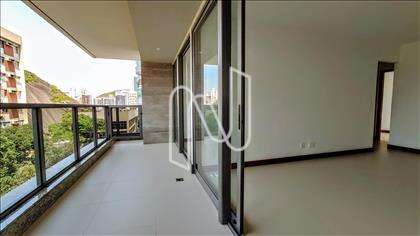 Sala com acesso a varanda