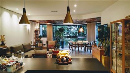 Cozinha e vista da sala