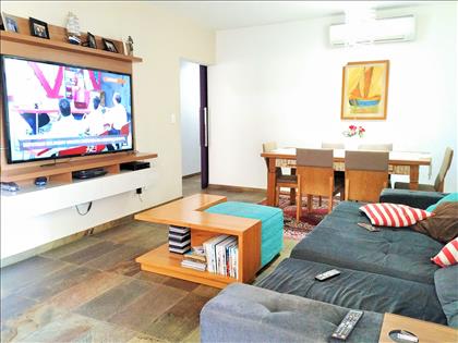 Espaçosa sala de estar/jantar