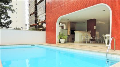 Piscina com excelente insolação