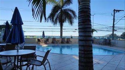 Piscina com visita para o mar