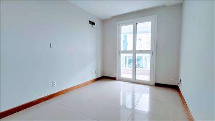 Quarto de solteiro 02 com acesso a varanda