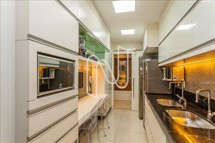 Cozinha com detalhes em vidrotil