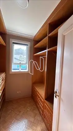 CLOSET SUITE 4