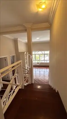 ESCADA PARA O PISO SUPERIOR