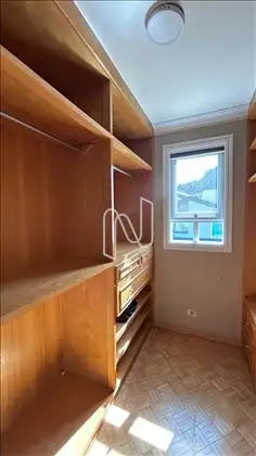 CLOSET SUITE 4